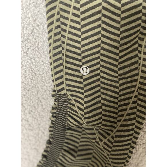 Lululemon Leggings Womens 4 black green Cropped In The Flow Ruched Seamless 17" - Picture 4 of 7